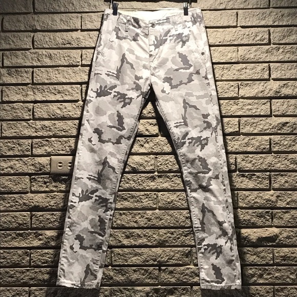 Levi’s White Camo - Picture 1 of 6